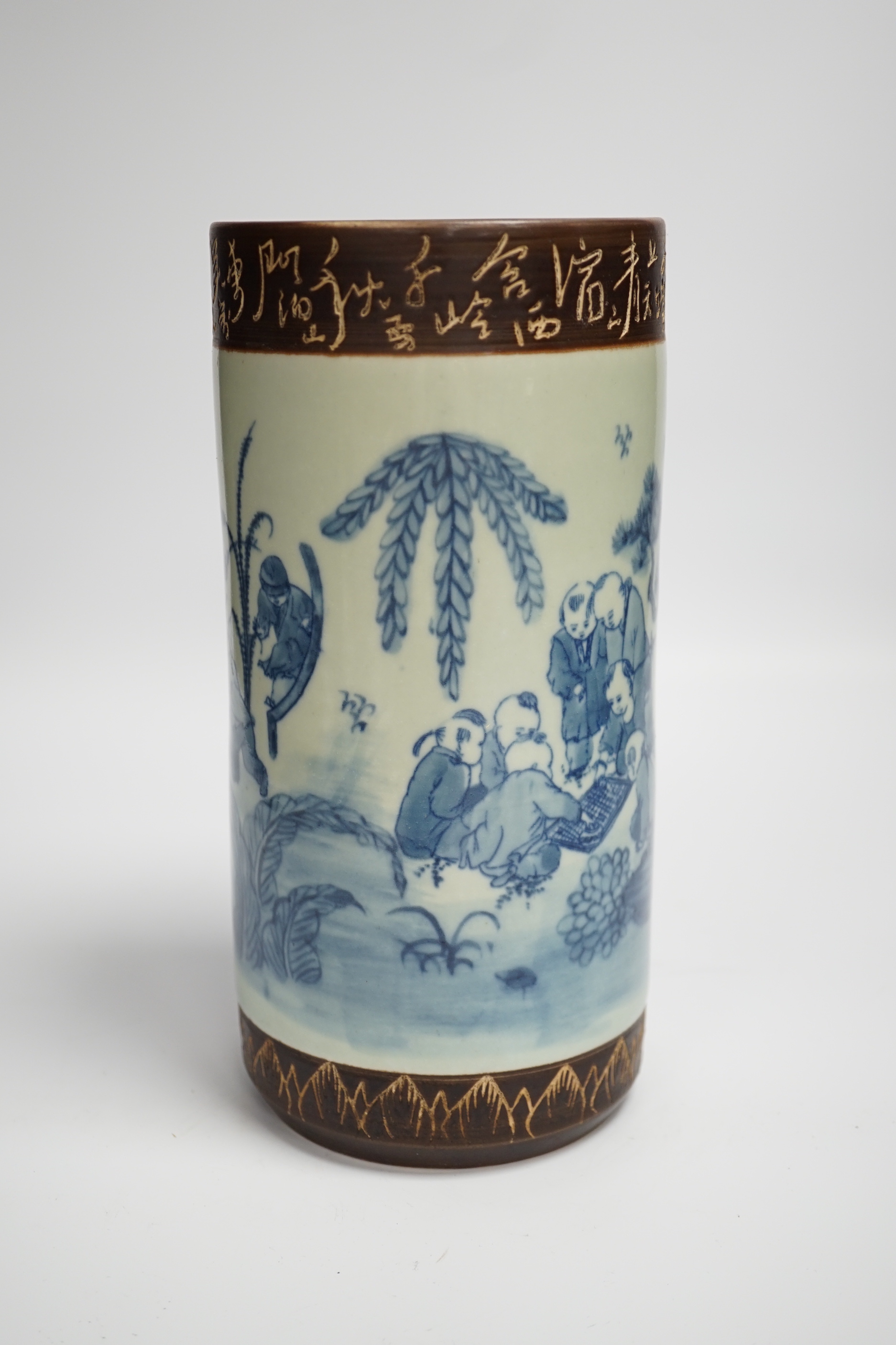 A Chinese blue and white cylindrical vase, 24cm high